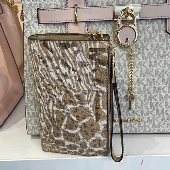 MICHAEL KORS LARGE DOUBLE ZIP WRISTLET WALLET PHONE CASE CLUTCH 
Camel Multi - Picture 16 of 16